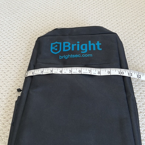 NWOT very sturdy laptop backpack w/plug in connection - Picture 5 of 7